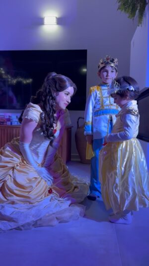 Giada Pezzaioli Instagram - 3 anni fa come ora, eri nata da un’ora, da un vbac, con un parto naturale che sognavo da quando ero incinta del tuo fratellone ! 
Sei arrivata come un uragano, comprensiva, autonoma e fortissima ! 
Sei la mia principessa e come dici tu, noi siamo amiche ♥️ sì amore mio, siamo amiche ♥️ 
Per te mi metto in discussione ogni giorno, perché tu possa diventare una Donna indipendente affettivamente, mentalmente ed economicamente. 
Sogna amore mio !  3 Ambra 🎀