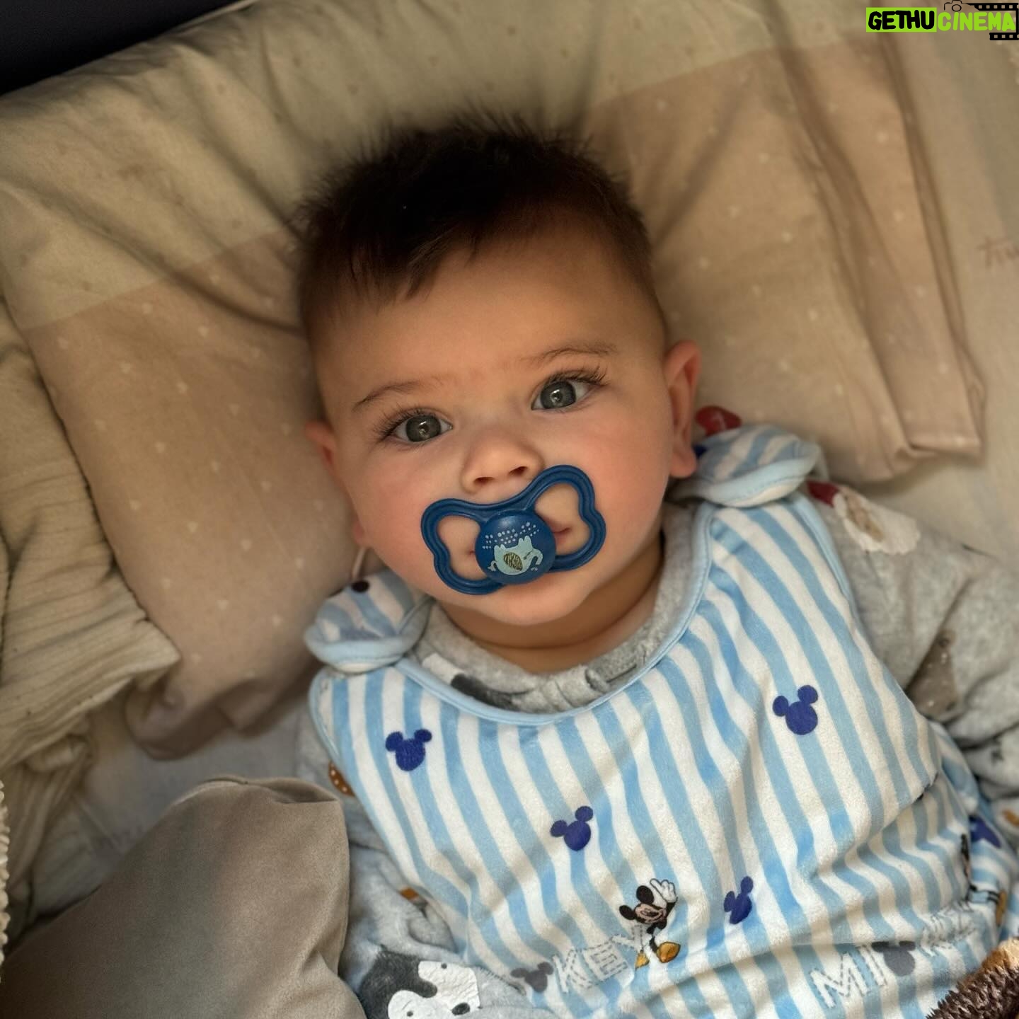 Giada Pezzaioli - 4.1K Likes - 5 giorni da ricordare ♥️
Metti due sorelle e tre bambini, tanta voglia di stare insieme e fare mille cose, quelle che quando sei lontana dici “quando vieni lo faremo insieme” e così è stato. Ho cercato di mantenere quelle promesse e di fare insieme a te @gloria.pezzaioli ciò che non possiamo fare tutti i giorni , data la distanza che ci separa. È stato come tornare bambine, è stato un sogno, nonostante il caos creato dai nostri bambini 👶 👦🏽👧🏽 .
Arrivederci sorellina mia , fino al prossimo viaggio ♥️
Ora aspetto @sofiaapezzaioli te, il tempo di finire la sessione e ti rubo per un po’ di meritato relax ed esaurimento mood zia in carriera 🦹🙏♥️