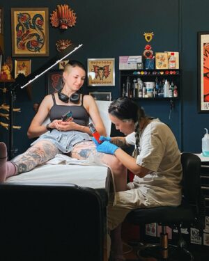 Gibi ASMR Instagram - TATTOOOOO DAYYYY! I can’t say how excited I was to be tattooed by @yumi.tiger !!! SO much talent, and we honestly had the best time 🥹 this is an upside down mad hatter girl to represent my longest friend, Meg - who came with me to get it :’) swipe right for me as the queen of hearts and her as the mad hatter in 7th grade LOLLLL - a really special experience, and I’m so happy with the final result! Thank you SO much again Yumi!