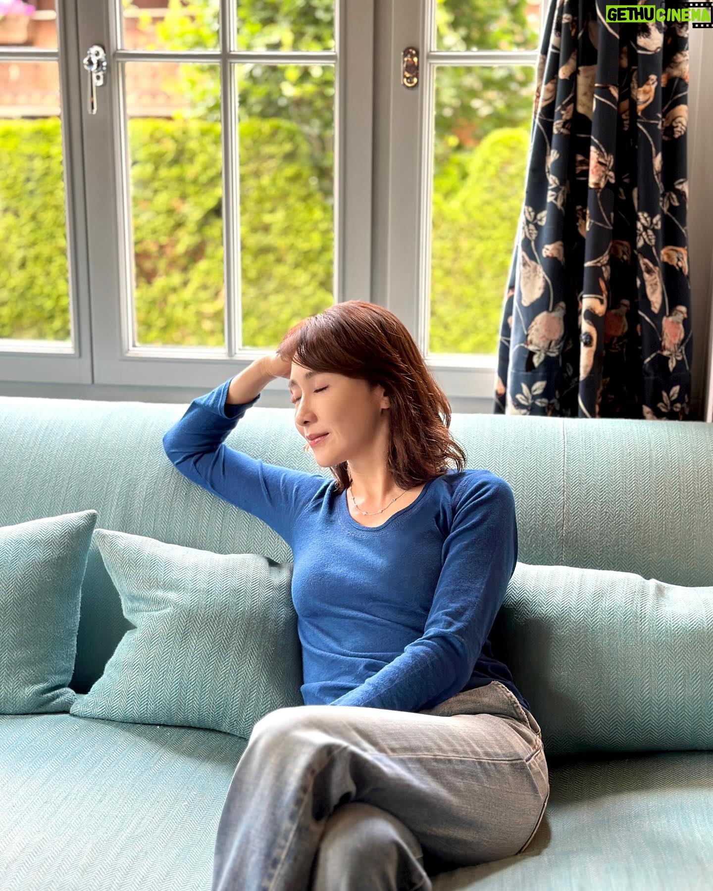 Gigi Lai Instagram - Relaxed vibes💙Cheerful day! #手機給我推薦的回憶 #æ¸…ç…§ç‰‡åº«å˜ #我的相簿回憶 #上年的舊照片 #舊照片 #throwback #memories