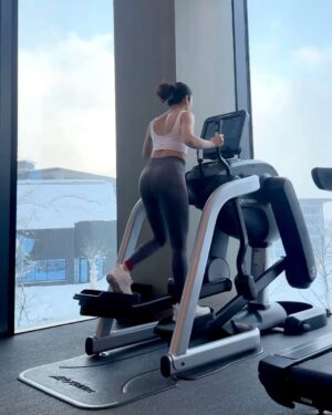 Gigi Lai Instagram - 雖然隻腳仲未可以滑雪⛷️，但仍然每日都要keep住做運動🏋️

#gi_losophy #gigibeautysecret  #exercise #sweat #FitnessAndFoodie #BalancedLifestyle #WorkoutMotivation #IndulgeWithoutGuilt #FoodLover #running #life #healthy #keepfit #swimming