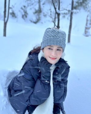 Gigi Lai Instagram - Merry Christmas! 🎄🎄❤️

#gi_losophy #christmas #xmas #holidaymood #blessing #snow #WinterWonderland  #FestiveSeason #ChristmasJoy #ChristmasMagic #HolidayCheer #ChristmasFood #ChristmasVibes #family #love