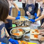 Gigi Lai Instagram - 今次我和同事去了工廠大廈內的惜食製作工場，用新鮮回收來的蔬菜，加上其他營養食材煲出湯水，從源頭開始善用資源，珍惜食物🥕，過程十分有意義。我們帶上熱湯和福袋探訪公公婆婆，這些關懷和陪伴的時光，都讓大家感到開心溫暖。無論是地球資源或是長者，珍惜和關愛都很重要💞 #gi_losophy #環保 #珍惜食物 #減少剩食 #食德好 #foodgrace #love #worldvolunteerday