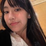 Gigi Yim Instagram - 謝謝大家的生日祝福，為表感謝，在此獻上我的幕後影片。 感覺這首歌很適合晚上聽，和坐車的時候，感覺有個魔法的時刻就是卡上了點。 但是我看見我的粉絲朋友們留言了這一句👇🏻 請問以下邊首歌系炎明熹新歌？ 1.還有一艘太空艙 2.還有一粒救心丹 3.還有一艘救生艙 4.還有一艘逃生艙 5.還有一艘避難艙 6.還有一粒壓力瘡 7.還有一艘救生艇 8.還有一首救生艙 🤔🫢