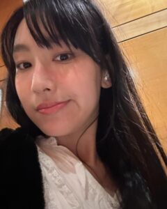 Gigi Yim Instagram - 謝謝大家的生日祝福，為表感謝，在此獻上我的幕後影片。 感覺這首歌很適合晚上聽，和坐車的時候，感覺有個魔法的時刻就是卡上了點。 但是我看見我的粉絲朋友們留言了這一句👇🏻 請問以下邊首歌系炎明熹新歌？ 1.還有一艘太空艙 2.還有一粒救心丹 3.還有一艘救生艙 4.還有一艘逃生艙 5.還有一艘避難艙 6.還有一粒壓力瘡 7.還有一艘救生艇 8.還有一首救生艙 🤔🫢