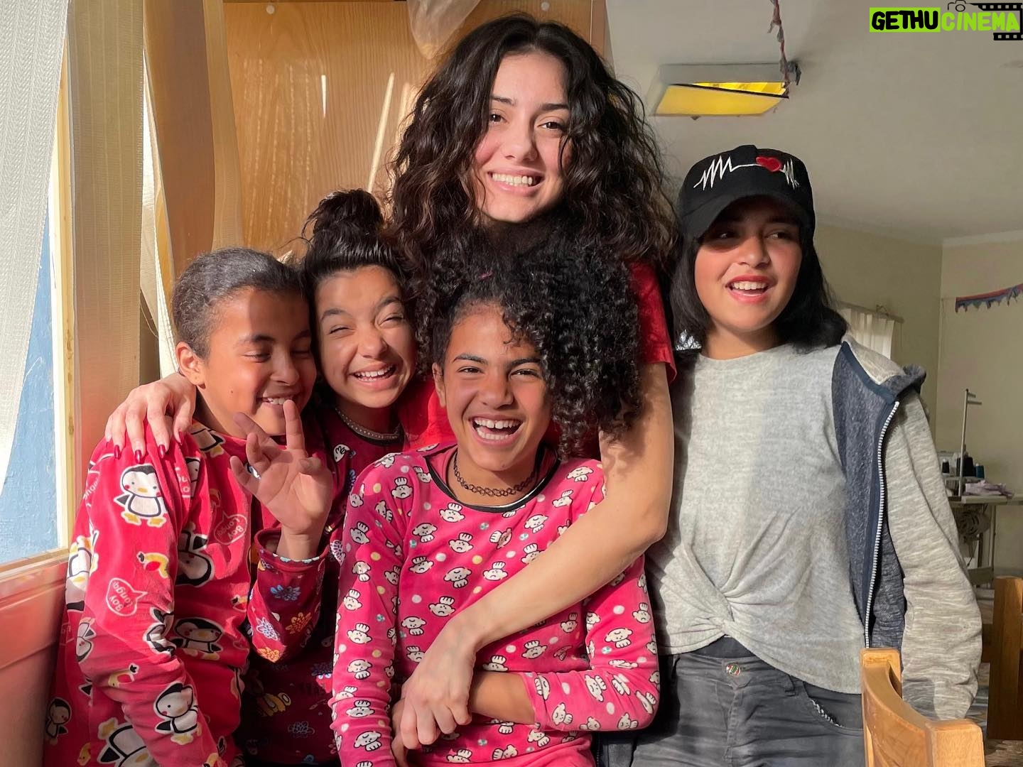 Gihan El Shamashergy Instagram - انا فخورة اني مش بس بعلم البنات في مؤسسة بناتي صناعة الحُلي لكن انا كمان بتعلم منهم كل يوم المثابرة والشجاعة. في يوم المرأة العالمي احب اقول شكراً ليهم ولكل ست شجاعة بتنحت في الصخر وسط كل صعوبات الحياة. Those little women who allow me to be beside them on their journey and teach them Jewelry Making at @banatifoundation , they teach me persistence and courage. To every woman breaking barriers, to every woman making it happen, making it against all odds I say thank you for keeping the torch burning. Happy International Women’s Day