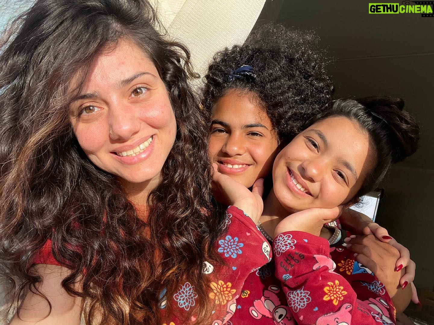 Gihan El Shamashergy Instagram - انا فخورة اني مش بس بعلم البنات في مؤسسة بناتي صناعة الحُلي لكن انا كمان بتعلم منهم كل يوم المثابرة والشجاعة. في يوم المرأة العالمي احب اقول شكراً ليهم ولكل ست شجاعة بتنحت في الصخر وسط كل صعوبات الحياة. Those little women who allow me to be beside them on their journey and teach them Jewelry Making at @banatifoundation , they teach me persistence and courage. To every woman breaking barriers, to every woman making it happen, making it against all odds I say thank you for keeping the torch burning. Happy International Women’s Day