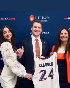 Gimena Gómez Instagram - •| What a weekend! For almost 5 years I’ve seen my now fiancée working hard every day to accomplish his goals. He has taught me perseverance, resistance and resilience as well as many other things. He is not only the new @utsambb head coach now, but also my life coach, too. Thank you so much to the people of San Antonio for the warm welcome! We are so blessed to be a part of this community!
Go Runners! 🤙🏻 |• 
.
.
.
#roadrunners #utsambb #utsaconference #sanantonio #coachclaunch