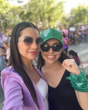 Gimena Gómez Instagram - Gracias a todas ésas mujeres que en el pasado nos abrieron camino, a las que han luchado y alzado la voz para que hoy estemos mejor que ayer. Por su historia, por la mía y por la de todas. 💜💜💜 #diadelamujer #8M #8marzo