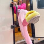 Gimena Gómez Instagram – •| 1. Éstos días en filmación de próxima tv serie en mi querida ciudad de México. 2. Me opongo a ponerme los tacones sino hasta el set ó siente poder de mi chantufla 3. Curso de cómo hacer que tu pelo crezca según tu personaje. NO son extensiones, eso se estudia en el segundo semestre de la carrera de actuación. Inventados. 😜 |•
.
.
.
#filmingseason #90minutos #tvseries  #actresslife