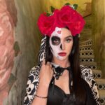 Gimena Gómez Instagram - •| La muerte. La flor blanca del universo. La transmutación, la transformación, el cambio… el renacer. Nada que temer… todo por conmemorar! Feliz 2 de noviembre desde la ciudad de las momias! @guanajuatocapitalturismo |• . . . #diademuertos #2denoviembre #guanajuato #guanajuatocapital