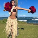 Gimena Gómez Instagram - 1. Clase de hula en Kapa’a 2/3. Atardecer en Polihale 4. Anini beach 5/6. El helicóptero sin puertas y volando sobre la isla sintiéndome piloto 7. The glass beach 8/9. El cañón de Waimea 10. Kauapea o la playa secreta #hawaii #kauai #kapaa #hula #hulalesson #helicoptertour #aninibeach #polihalebeach #theglassbeach #waimeacanyon #traveler #viajera