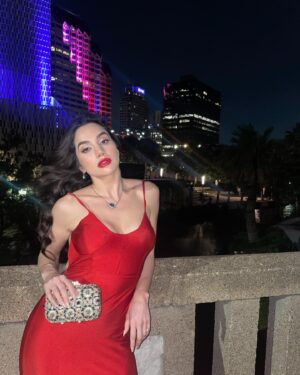 Gimena Gómez Instagram - •| San antonio sports hall of fame Gala ✨|•
.
.
.
#sanantoniosportshalloffame #sanantoniosports #roadrunners #texas