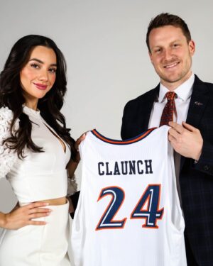 Gimena Gómez Instagram - •| What a weekend! For almost 5 years I’ve seen my now fiancée working hard every day to accomplish his goals. He has taught me perseverance, resistance and resilience as well as many other things. He is not only the new @utsambb head coach now, but also my life coach, too. Thank you so much to the people of San Antonio for the warm welcome! We are so blessed to be a part of this community!
Go Runners! 🤙🏻 |• 
.
.
.
#roadrunners #utsambb #utsaconference #sanantonio #coachclaunch