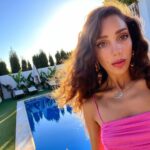 Gina Dirawi Instagram - Vad ska en kvinna behöva göra för att få åka jet-ski utanför Coop?