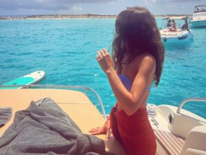 Gina Dirawi Instagram - Vad ska en kvinna behöva göra för att få åka jet-ski utanför Coop?