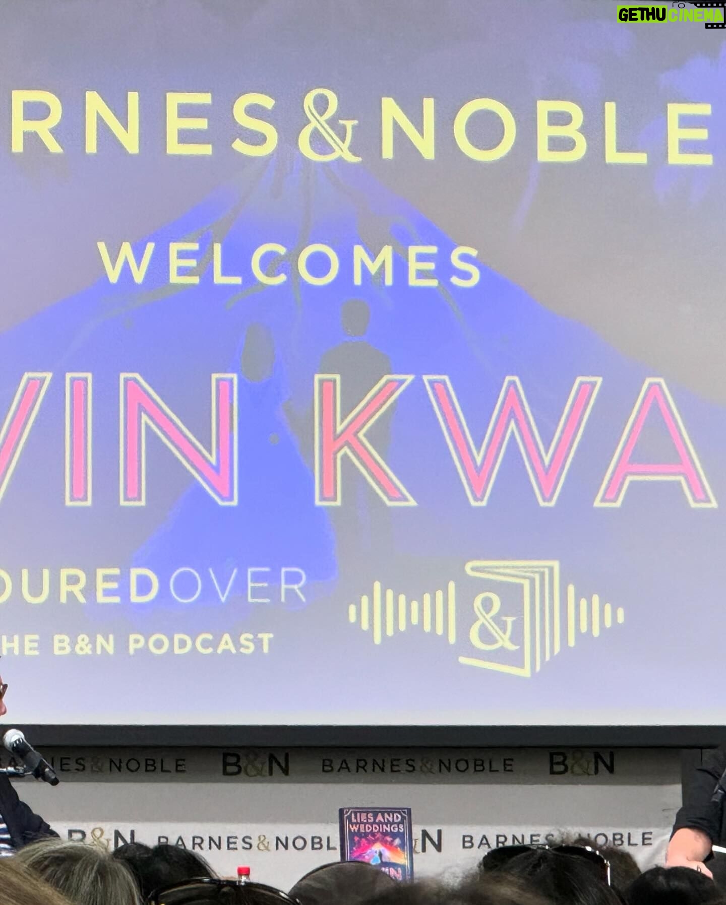 Gina Gershon Instagram - Congratulations to my friend Kevin Kwan for his new book Lies and Weddings!!! such a fun night ! Canβt wait to read !!! @kevinkwanbooks #liesandweddings πππβ¨β€οΈππ