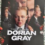 Gina Gershon Instagram - This production of The Picture Of Dorian Grey at the #theatreroyalheymarket in London, is Beyond Amazing and Inspired. Kip Williams ( Directed by and adaptation) is a genius. Sarah Snook is absolutely Brilliant. Congratulations to the whole production team. It is a Stunning Must See show if you can. Wow!! Loved it so much . I hope it is coming to Broadway-!!! @sarah_snook #thepictureofdoriangray 👏👏👏👏👏👏👏👏👏👏👏👏👏👏👏👏🌹🌹🌹🌹🌹#hotdate @mingjewellerylondon ❤️