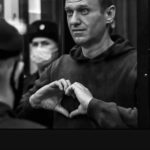 Gina Gershon Instagram - Hero. So brave. Watch the documentary on him , Navalny, if you haven’t already . My heart goes out to his fierce and brave wife and children. He voiced his opinions and beliefs , fought for rights that Putin and his regime wanted to silence. Cowardly insecure so scared of this man they had to kill him. Because they knew he spoke the truth and threatened their corrupt system. So they killed him. Bad guys win again in this case. Dont forget #navalny and his #courage and his #bravery . #heartbreaking