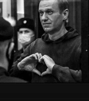 Gina Gershon Instagram - Hero. So brave. Watch the documentary on him , Navalny, if you haven’t already . My heart goes out to his fierce and brave wife and children. He voiced his opinions and beliefs , fought for rights that Putin and his regime wanted to silence. Cowardly insecure so scared of this man they had to kill him. Because they knew he spoke the truth and threatened their corrupt system. So they killed him. Bad guys win again in this case. Dont forget #navalny and his #courage and his #bravery . #heartbreaking