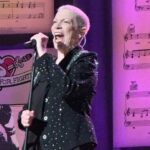 Gina Gershon Instagram - Since it’s Friday…. A little recap frim the other night. Not the best photos but its me and Joni- had to do it. Congrats to @eltonjohn and @bernietaupinofficial for their Library of Congress for Popular Song Honor. Great night of music🎼🎹🎤 Heres my fabulous girls @officialannielennox @brandicarlile @sistastrings ✨✨✨✨✨👏👏👏👏👏❤️❤️