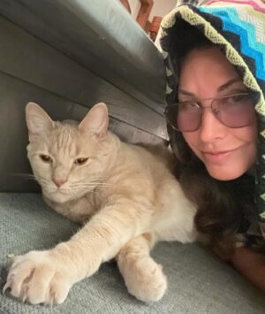 Gina Gershon Instagram - Me and My Loverboy the Notorious Lord Louie, were too busy making out yesterday to post our instagram photo. Why post when you can be  kissing instead. #postmeowtal #clawmebaby #lordlouie