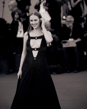 Gina Stiebitz Instagram - The dreamiest evening at the red carpet premier of ‘Poor Things‘ from Yorgos Lanthimos @labiennale 

Thank you @armanibeauty for having me 🌹

Picture: @ilushina_sasha 
#Makeup : @michalatus Hair: @valentinahstyle 
Outfit: @giorgioarmani 

#Venezia80 #Armanibeauty