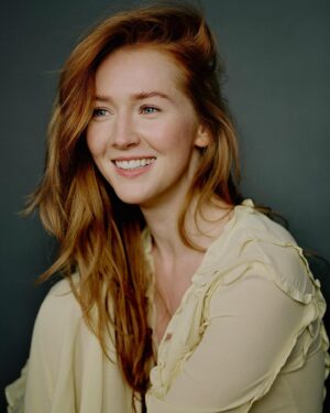 Gina Stiebitz Instagram - 🌞
new headshots @schlag_agentur 
photographer: @pascalbuenning 
h&m: @tobias_sagner