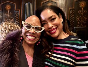Gina Torres Instagram - Had the extreme pleasure of attending the opening night performance of #TheWiz at The Pantages theater in LA. The talent on the stage is staggering and inspiring from our leads to every single member of the chorus. Expertly directed by @schelewilliams this reimagining of a most beloved musical is a MUST SEE!! I’ll see ya’ll again on BROADWAY! #Ashé #alltheflowers🌹 1)mothers and daughters 2)2Glindas and 1 Legend 3)Gina is always fangirling always in awe always supporting 4) DAYUM GINAAA!!!! 5) when your baby meets a Queen 6) Curtain Call 7) Believe ✨🙌🏽🌹