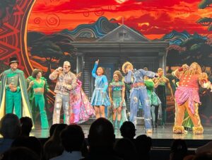 Gina Torres Instagram - Had the extreme pleasure of attending the opening night performance of #TheWiz at The Pantages theater in LA. The talent on the stage is staggering and inspiring from our leads to every single member of the chorus. Expertly directed by @schelewilliams this reimagining of a most beloved musical is a MUST SEE!! I’ll see ya’ll again on BROADWAY! #Ashé #alltheflowers🌹 1)mothers and daughters 2)2Glindas and 1 Legend 3)Gina is always fangirling always in awe always supporting 4) DAYUM GINAAA!!!! 5) when your baby meets a Queen 6) Curtain Call 7) Believe ✨🙌🏽🌹