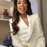 Gina Torres Instagram - Eyes, lips, face ✅ I’ve never felt glowier than when I was on set with @elfcosmetics. Have you used the pièce de résistance, the Halo Glow Liquid Filter?!✨ It’s Judge Beauty approved. #eyeslipsfacts