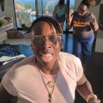 Gina Yashere Instagram - You know when I have my Brits visiting, they gotta get thrown in the deep end of choons 🤣 Say hi to @lil_bit_of_chiz, my actor mate visiting from LANDANNNNN!!! NOW ... OO IS IT? GIMME THE ARTIST!! GIMME THE YEAR!! #choonsontuesdays #choonsontuesday #noshazam #under30sdontevenbother #thisaintyourgame