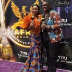 Gina Yashere Instagram - Tonight's @afroawards2023 Los Angeles was ..... something 🤣 Went with my girlz @lil_bit_of_chiz & @d.mills.verified. I was honored to be recognized, & this is one of the nicest trophies I've ever been presented with. Will also make a nice burglar batterer. 🤣 Congrats to all the other honorees. Me & @bayoakinfemi represented for the sitcom Nigerians 😉.