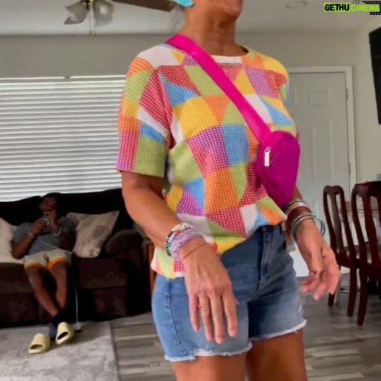 Gina Yashere Instagram - You may revoke my black card, but I'm with the white woman on this one! 🤣 My mum had me in the kitchen every Friday night after school for YEARS, pluckin feathers and sticking my fingers up chicken assholes. Who needs to do that shit? JUST GIMME THE DRUMSTICKS! 🤣 And can I say, I'm feeling Southern Kareneisha's outfit? 🤣 @juicecupbox SEE YOU SATURDAY LA! If you haven't got your tickets yet, GET YOUR SHIT TOGETHER! There aren't many left so don't be bitchin' on here when you miss out! @regenttheaterla gonna be LIVE! I've got @jtcomedyofficial, @whateverkalea & @jackieloeb opening for me, with @kgsuperstar bringing the music vibes. DON'T ASK ME SHIT!! ginayashere.com for deets