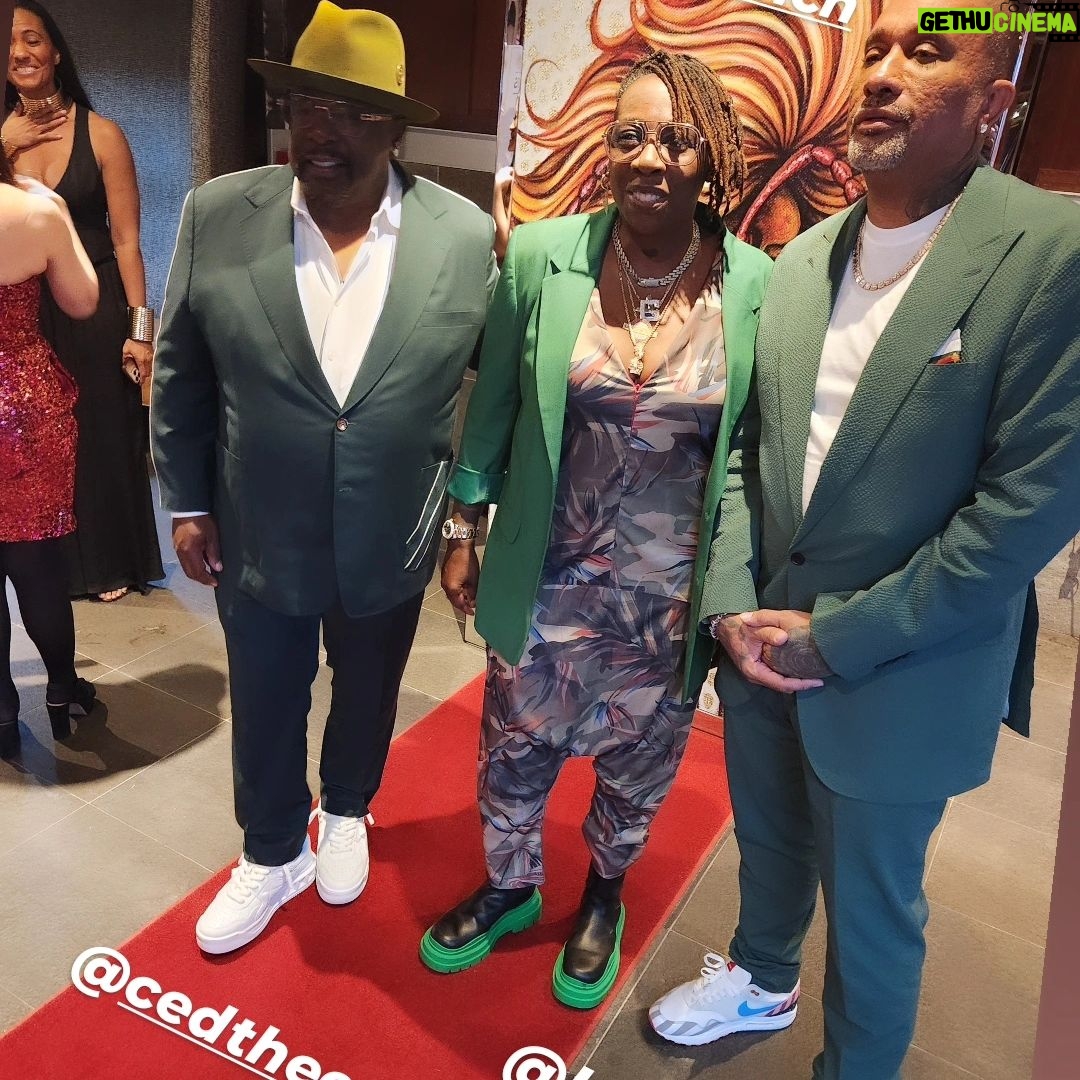 Gina Yashere Instagram - Out in these streets again... My mate @therealchrisspencer throws an amazing #influencerbrunch at the SLS Beverly Hills, so we goin to eat & revel in #blackexcellence Another outfit thrown together courtesy of @asos for the jacket, my Bulgarian lady on @etsy for the onesie, glasses #philipplein via @gimme_props_eyewear, & shoes from some Italian joint. Bottega something... π Nina's onesie from .... She has no idea, she's had it for years π€£ PS. @cedtheentertainer & @kenyabarris got the green memo. Watch the stories.