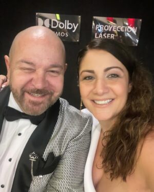 Gioia Arismendi Instagram - Carrusel con mis #Hijas mis amigos y compañeros Artistas, actores, directores, ARTE VENEZOLANO juntos en la fiesta de la cinematografía venezolana #premiossoto en su quinta 5 edición @academiavzlacine 🎥🙌🏻🫶👐🤩😉😍🥰
.
💝 Momentos y regalos de la vida y la profesión que buena mezcla!!! Combinar mi faceta de MADRE la mejor de todas y poder hacer, accionar y estar presente y activa en mi profesión como artista integral me hace inmensamente feliz!!! 😀 Porque AMO con profundo respeto mi SER y ambas facetas me llenan el alma, me contienen y me conforman!!! ❤️
.
Feliz ombligo de semana mi gente hermosa y bella los quiero!!! 🥰🫶❤️ Gracias por siempre estar aquí acompañándome!!! 
.
Súper ENAMORADA de mis princesas  #StellaVera ⭐️ y #GalaIsabella 💎 💕🩷💝
.
#totallook #makeup #stylist #outfit @bambolabygioia 
. 
Blusa y Pants @marinucci.store 
.
Felicidades para todos y que el mes de Abril sea maravilloso!!! 
.
Siempre en el único e infinito camino #amormotordelmundo 
#gioiaarismendi 
#bambolabygioia 
#gioiamom #gioiamoms 
#gioiainfinita❤️ 
#gioiarte 
#cine #premios #cinevenezolano #amigos #compañeros #artistas #gremio #cinevenezolano🎬🇻🇪 #cinevenezolano #actriz #academia #Gracias #GraciasDios