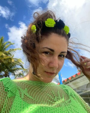 Gioia Arismendi Instagram - 05.01.2023 Mi Cumple Vida 40 Feliz 🎈♥️🧿🪬⭐️💎 a mi si me encanta cumplir años y celebrarlo!!! 
.
40 y contando Salud Dinero y Amor 🎁 mucha Gioia por venir!!! Muy feliz de ser #gioiamom #gioiamoms es algo maravilloso e indescriptible!!! Celebro la vida y que la vida me haya dado la fortuna y felicidad de dar vida de ser mamá con todas las ganas la entrega y el amor absoluto que solo un padre-madre puede entender dar y cocrear!!! ❤️🥰😍
.
Gracias Gracias Gracias a la vida que me da tanto! Gracias Padre Madre por ser siempre mi luz y mi camino! 
Gracias Familia Amigos Hermanos gracias por estar y por ser parte importante de mi existir!!! 
Gracias Gracias Gracias por mis hijas mis princesas mis mayores tesoros y deseos #StellaVera ⭐️🍀 #GalaIsabella 💎🪷 todo mi universo mis grandes maestras mi existir!!! 
Gracias Gracias Gracias porque #yosignifico #iamenough #yosoy Soham I Am Gioia Arismendi en Abundancia y prosperidad rodeada de Exito y Amor! Amén!!! 💟🕉☮️⚛️
.
Siempre en el único e infinito camino #amormotordelmundo 
#gioiaarismendi 
#bambolabygioia 
#gioiamom #gioiamoms 
#gioiainfinita❤️ 
#Agradecida #Gracias #graciasdios