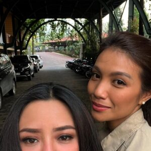 Girindra Kara Instagram - Ga sengaja bajunya mirip hari ini ama alien ini.
Besar kemungkinan dia yg ngikutin aku 🙃