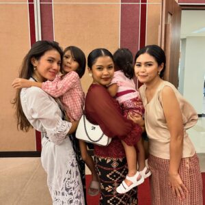 Girindra Kara Instagram - Selamat Hari Kartini perempuan-perempuanku! ❤️
Walaupun aku teh awewe dengan jeroan lalaki manja nan cengeng 😌
You know you love me xx