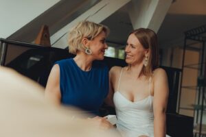 Gisa Zach Instagram - Throw back to the birthday party of this queen @gisa_zach 🎁🎂🎈
Wenn die Kollegin zur Freundin wird, macht der Job doppelt so viel Spaß. Danke für dich 🫂

Photo by @frau.aermel 
#actress #schauspielerin #friendship #colleague #tb