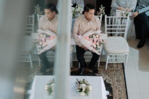 Gita Sucia Instagram - the way we rise.
from every sorrow in life,
is the most gorgeous thing i’ve seen. 🤎

and shout out to our amazing vendors here ✨

Decoration : @saenasoca 
Photographer: @adithyagumilang 
Make up : @makeupbydenny_ 
Hairdo : @defansyahreza_hairstylist_96 
Kebaya : @lacebyartkea 
Catering : @dienarsih_catering