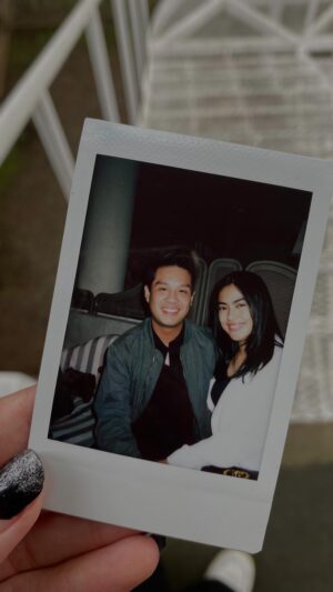Gita Sucia Instagram - I am so blessed and grateful in this new age surrounded by so much love. Can’t stop crying myself while watching this all over again. Yup, saya liat daun jatuh aja nangis LOL. Thank you so much syg my veeeery well-organized boyfriend @dityasurasa pantesan suruh aku cuti gemes bgt dibikinin video ini 😭 “bayangin” 5.30 pagi udh bikin surprise buat bday golf then spending a full day with him and ending up seeing all my friends (surprise jujur kirain ga ramean) love you lots dit!! dan semua yg dtg di birthday 🥺🤍 udh dulu ya agak lelaaah ngetik ini aja nangisss…
