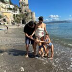 Giulia Bevilacqua Instagram - 29 ottobre bagno a Cetara. ❤️ @clavelnic vitto edo ❤️