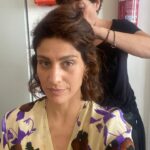 Giulia Bevilacqua Instagram – Alle prove avevamo immaginato Serena più riccia e cotonata poi abbiamo preferito che fosse più semplice, com’è lei.
I provini sono una fase importantissima per trovare il personaggio e per me è un vero spasso.
Stasera il secondo appuntamento con il #metodofenoglio su @rai1official di @cas__ale.
Mi raccomando, perché stasera si entra nel vivo della storia e sarà sempre più un crescendo di emozioni e tensione.