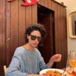 Giulia Bevilacqua Instagram - Tra le mie cose preferite: Mangiare (da Adolfo ancora meglio) in compagnia dei miei supereroi preferiti. @clavelnic ❤️ @daadolfopositano