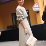 Giulia Bevilacqua Instagram – @tods @walterchiapponi 🤍

Un’emozione grande assistere a quest’ ultima bellissima sfilata di Walter, in una location così straordinaria, un omaggio a tutti gli artigiani e alla loro arte.

@othersrl @vaneboz @la_sara_kane 
@yourmood_official 
H&m @simonebelliagency @giulialuciani_mua @jonathancrema