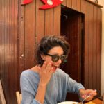 Giulia Bevilacqua Instagram - Tra le mie cose preferite: Mangiare (da Adolfo ancora meglio) in compagnia dei miei supereroi preferiti. @clavelnic ❤️ @daadolfopositano