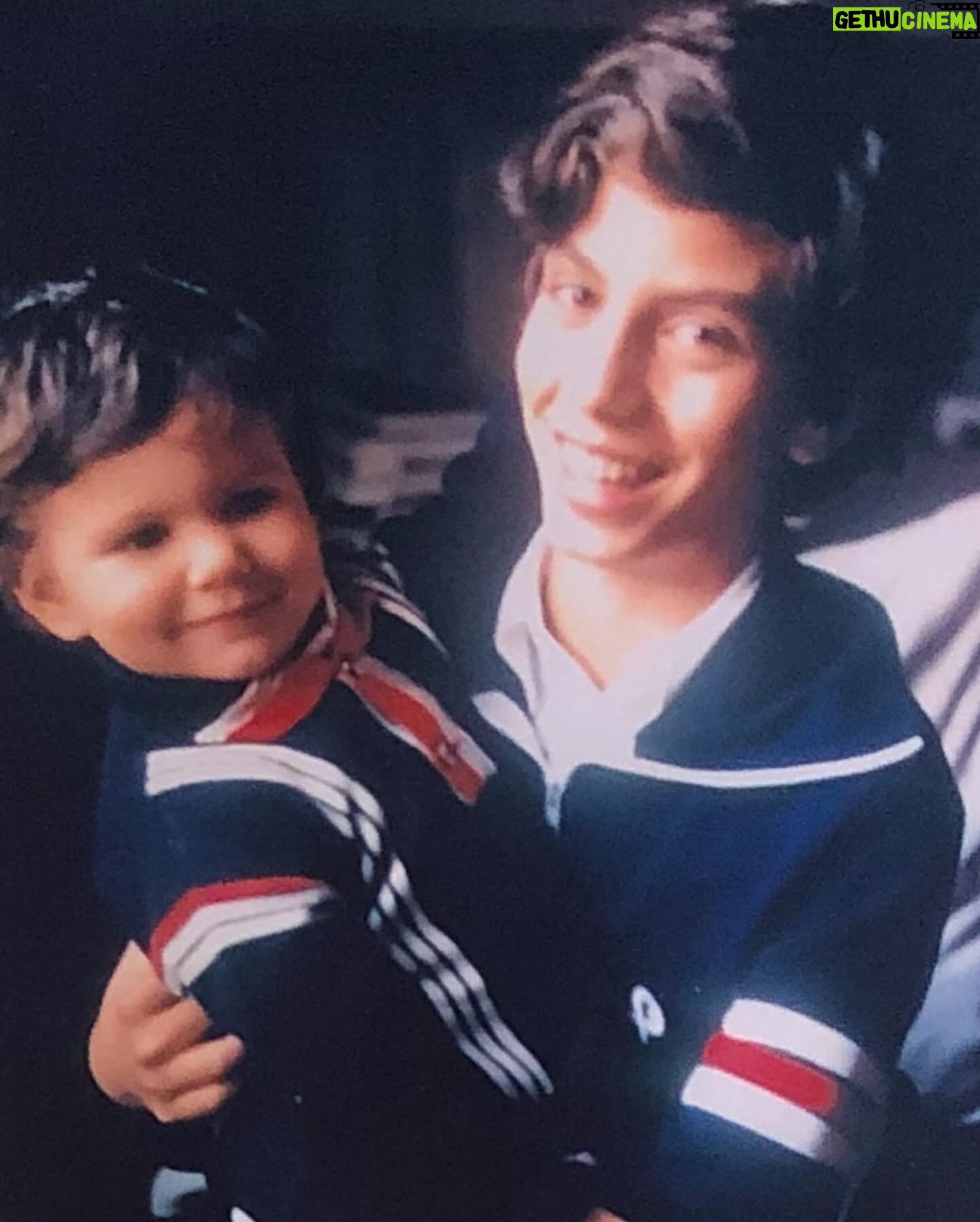 Giulia Bevilacqua Instagram - Auguri fratellone mio. Sei la mia roccia, l'abbraccio in cui mi piace abbandonarmi, il giullare che mi scalda il cuore, la persona su cui posso sempre contare. Se non ci fossi bisognerebbe inventarti. Ti voglio tanto bene ❤️ @paolo.bevilacqua.180 @paolobevii
