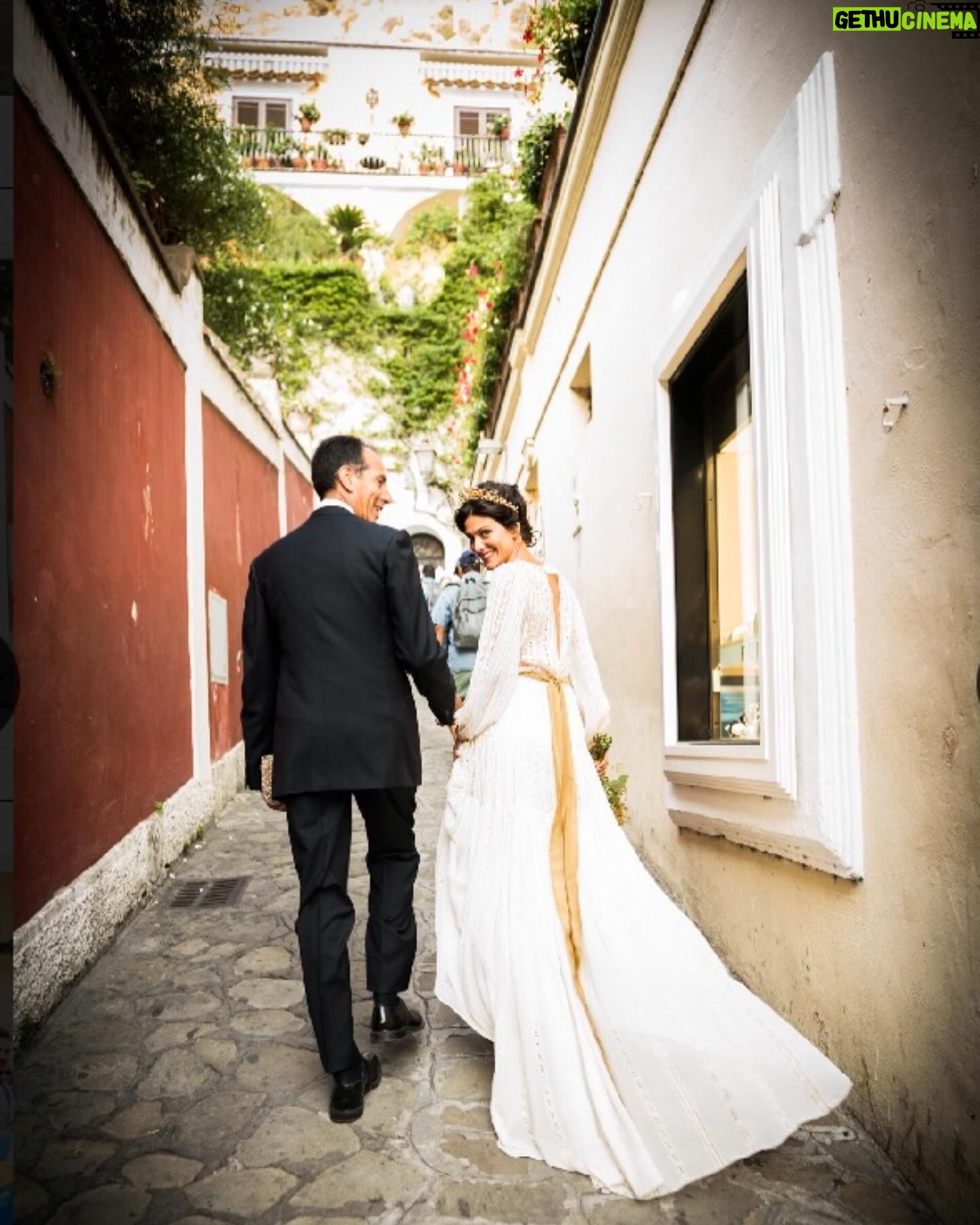 Giulia Bevilacqua Instagram - Auguri fratellone mio. Sei la mia roccia, l'abbraccio in cui mi piace abbandonarmi, il giullare che mi scalda il cuore, la persona su cui posso sempre contare. Se non ci fossi bisognerebbe inventarti. Ti voglio tanto bene ❤️ @paolo.bevilacqua.180 @paolobevii