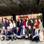 Giulia Bevilacqua Instagram - Per le foto istituzionali scorri ➡️ Ieri conferenza stampa di un bellissimo, importante progetto a cui tengo tantissimo: IL METODO FENOGLIO. Da lunedì 27 Novembre su @rai1official @raiplay_official Tratto dai romanzi di @gianricocarofiglio con la regia di @cas__ale, prodotto da @produzioniclemart @_rai_fiction_ e un cast di amici molto bravi e belli. Grazie @othersrl @sabrinaciuffardi @moviement_agenzia @maxmara per il look